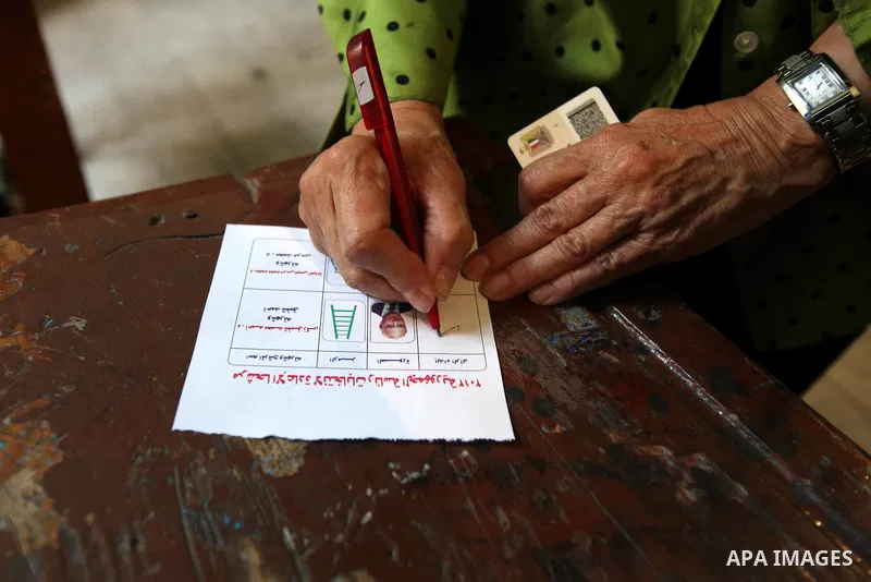 An Egyptian woman casts her vote at a polling station in Cairo on June 16, 2012 in a divisive presidential runoff pitting ousted strongman Hosni Mubarak's last premier Ahmed Shafiq against Muslim Brotherhood candidate Mo...