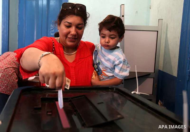 An Egyptian woman casts her vote at a polling station in Cairo on June 16, 2012 in a divisive presidential runoff pitting ousted strongman Hosni Mubarak's last premier Ahmed Shafiq against Muslim Brotherhood candidate Mo...