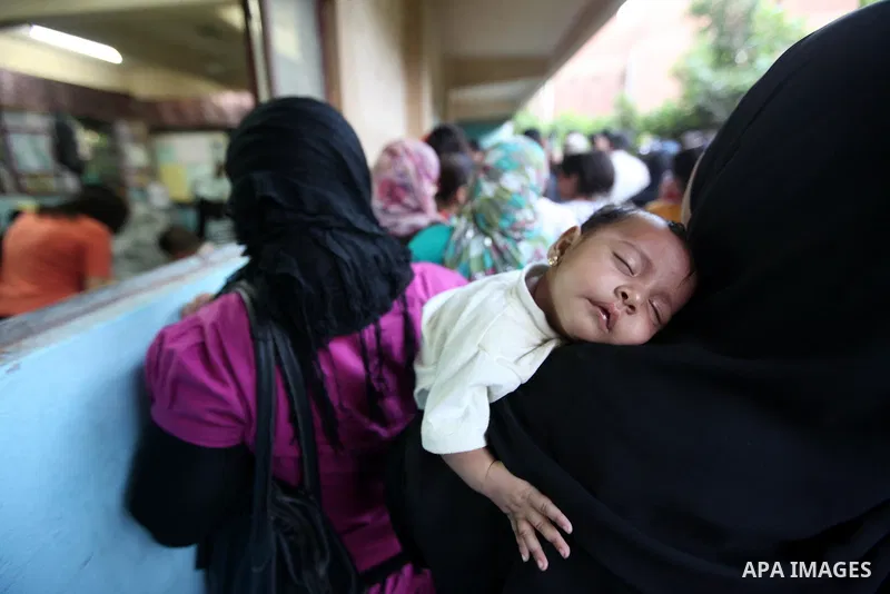 Egyptian women gather to cast their vote in Cairo on June 16, 2012. Egyptians were voting in a run-off presidential election pitting an Islamist against Hosni Mubarak's last premier amid political chaos highlighted by un...