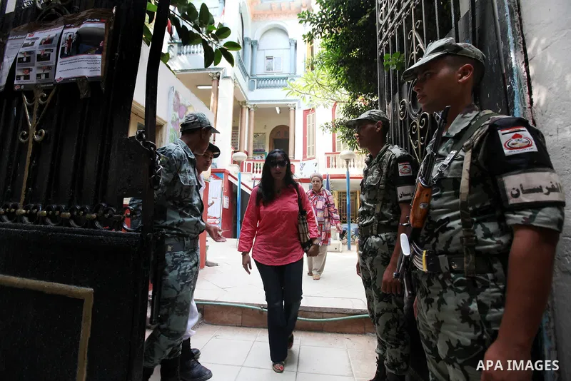 Egyptians solider stand guard outside a polling station in Cairo on June 17, 2012 in a divisive presidential runoff pitting ousted strongman Hosni Mubarak's last premier Ahmed Shafiq against Muslim Brotherhood candidate...