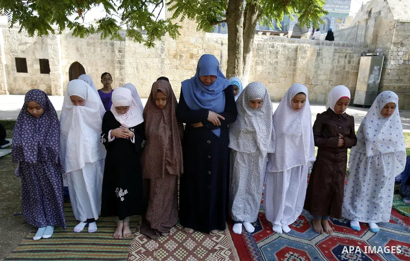 Palestinian children pray during a participate in summer camps at Al-Aqsa mosque in the old city of Jerusalem on 19 June 2012. Photo by Mahfouz Abu Turk