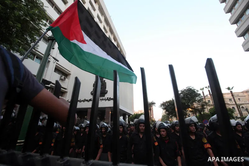 Egyptian riot police stand guard, during a protest against the military council at the gates of Egypt's parliament in Cairo June 19, 2012. Egypt's Muslim Brotherhood declared on Tuesday it did not want a confrontation wi...