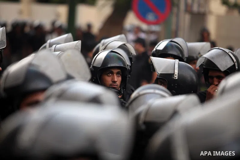Egyptian riot police stand guard, during a protest against the military council at the gates of Egypt's parliament in Cairo June 19, 2012. Egypt's Muslim Brotherhood declared on Tuesday it did not want a confrontation wi...