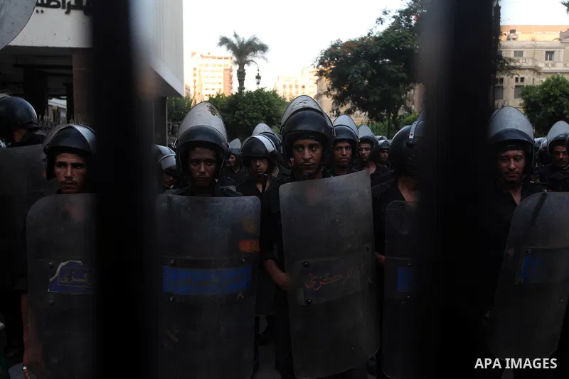 Egyptian riot police stand guard, during a protest against the military council at the gates of Egypt's parliament in Cairo June 19, 2012. Egypt's Muslim Brotherhood declared on Tuesday it did not want a confrontation wi...
