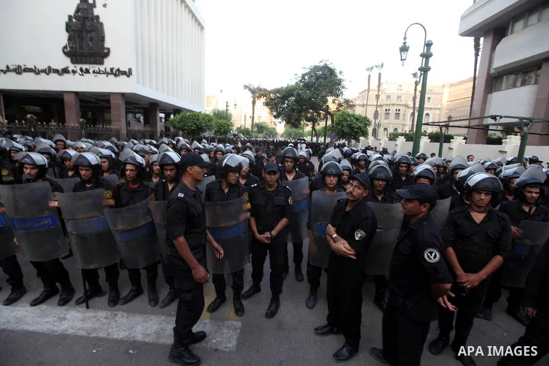 Egyptian riot police stand guard, during a protest against the military council at the gates of Egypt's parliament in Cairo June 19, 2012. Egypt's Muslim Brotherhood declared on Tuesday it did not want a confrontation wi...