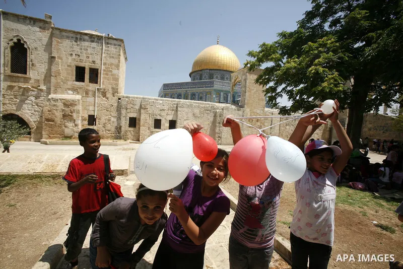 Palestinian children participate in summer camps at Al-Aqsa mosque in the old city of Jerusalem on 20 June 2012. Photo by Mahfouz Abu Turk.