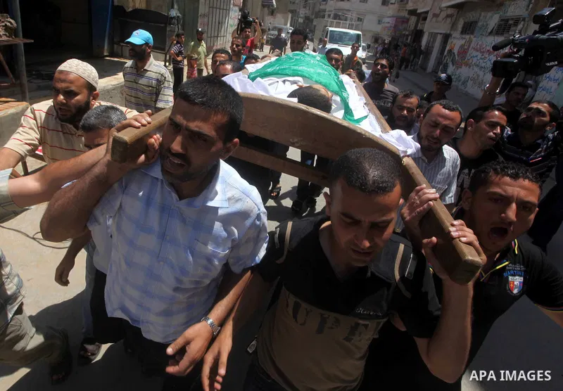 Palestinians carry the body of 14-year-old Mamon al-Dam during his funeral in Gaza City June 21, 2012. Gaza militants said on Wednesday they were ready to sign up to an Egyptian-brokered truce to end three days of cross-...