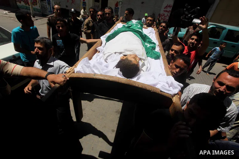 Palestinians carry the body of 14-year-old Mamon al-Dam during his funeral in Gaza City June 21, 2012. Gaza militants said on Wednesday they were ready to sign up to an Egyptian-brokered truce to end three days of cross-...