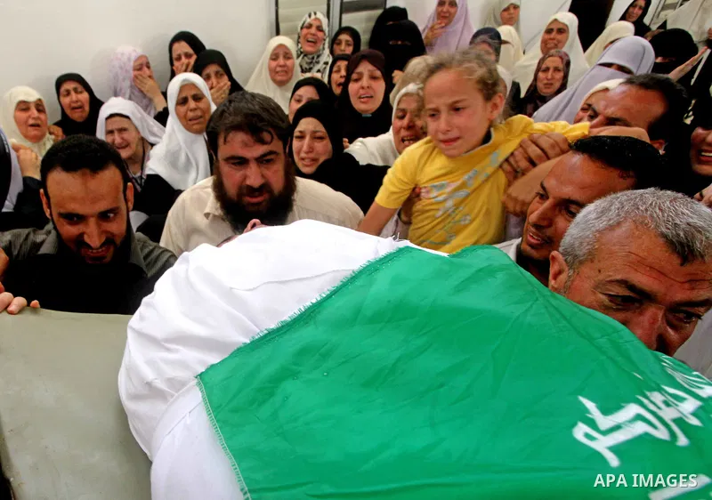 A daughter of a Palestinian militant of al-Qassam brigades Thair Al-Baik mourns during his funeral in Jabalya camp in the northern Gaza Strip June 21, 2012. Al-Baik one of two fighters from al-Qassam brigades the armed w...