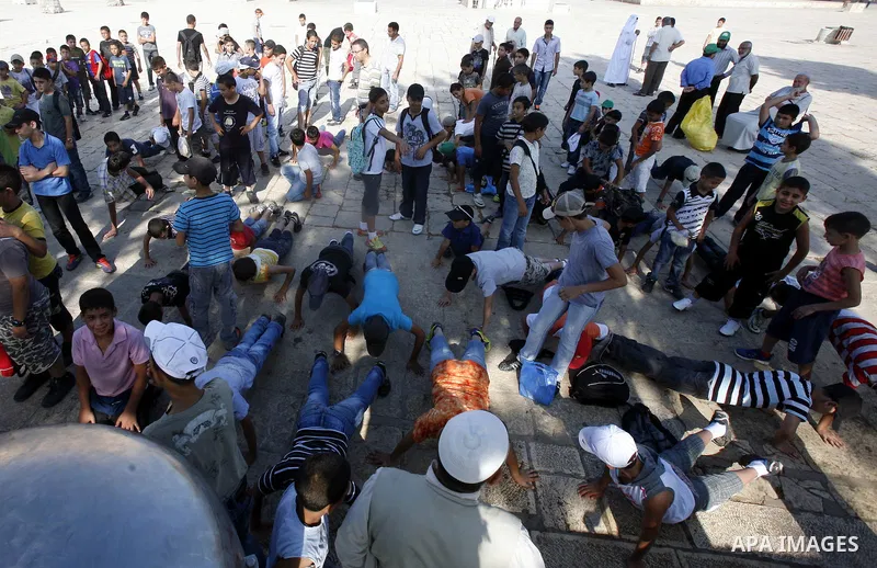 Palestinian children participate in summer camps at Al-Aqsa mosque in the old city of Jerusalem on 21 June 2012. Photo by Mahfouz Abu Turk.