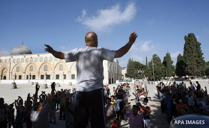 Palestinian children participate in summer camps at Al-Aqsa mosque in the old city of Jerusalem on 21 June 2012. Photo by Mahfouz Abu Turk.