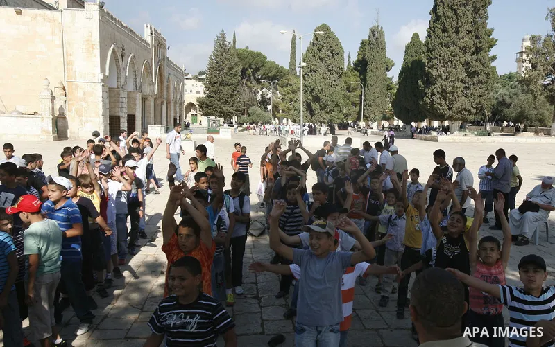 Palestinian children participate in summer camps at Al-Aqsa mosque in the old city of Jerusalem on 21 June 2012. Photo by Mahfouz Abu Turk.