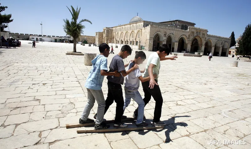 Palestinian children participate in summer camps at Al-Aqsa mosque in the old city of Jerusalem on 24 June 2012. Photo by Mahfouz Abu Turk.