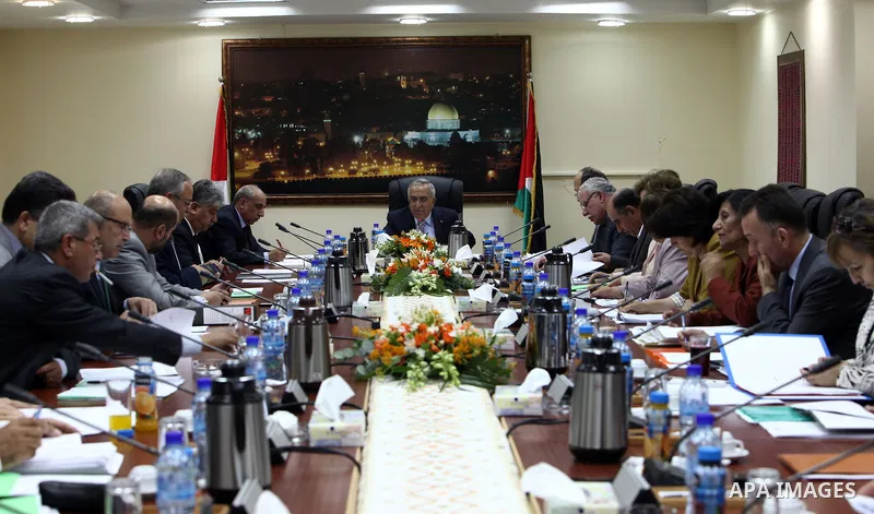 Palestinian Prime Minister, Salam Fayyad, meets with members of the Palestinian goverment, in the West Bank city of Ramallah, on July 03 2012. Photo by Mustafa Abu Dayah