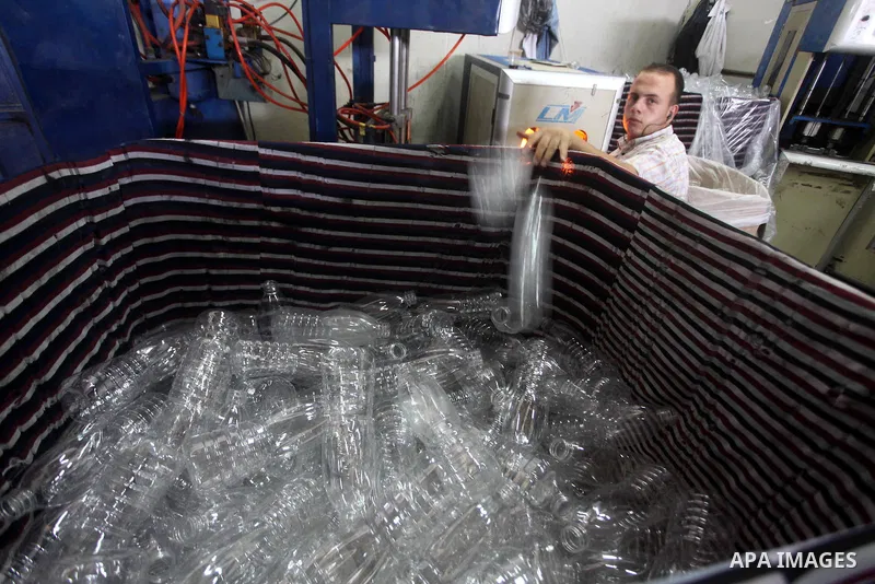 Palestinian workers bottle fruit juice at Juice Factory in Gaza City on July 5, 2011. it depends on citrus and fruit that are widely planted in Gaza Strip. Photo by Ashraf Amra