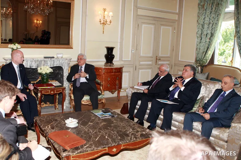 Palestinian President Mahmoud Abbas (Abu Mazen) meets with UK Foreign Secretary William Hague in Paris on 06 July 2012. Photo by Thaer Ganaim