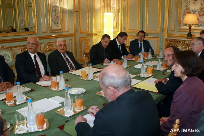 Palestinian President Mahmoud Abbas (Abu Mazen) meets with French President Francois Hollande on 06 July 2012. Photo by Thaer Ganaim