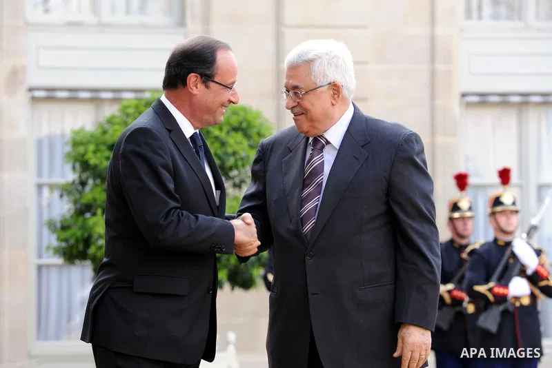 Palestinian President Mahmoud Abbas (Abu Mazen) meets with French President Francois Hollande on 06 July 2012. Photo by Thaer Ganaim