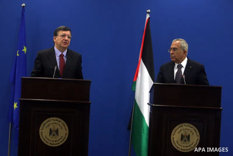 Palestinian prime minister Salam Fayyad, holds a joint press conference with European Commission President Jose Manuel Barroso in the West Bank city of Ramallah on July 8, 2012, as part of his first trip to Israel and th...