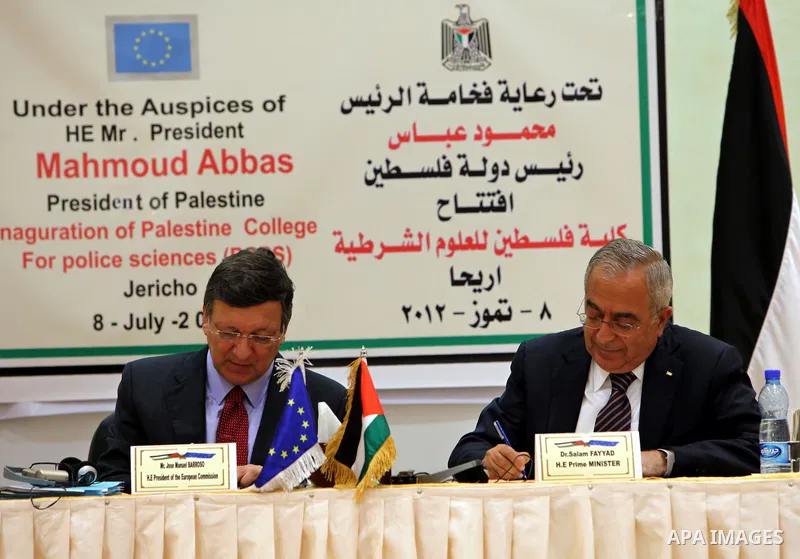 Palestinian prime minister Salam Fayyad, holds a joint press conference with European Commission President Jose Manuel Barroso in the West Bank city of Ramallah on July 8, 2012, as part of his first trip to Israel and th...