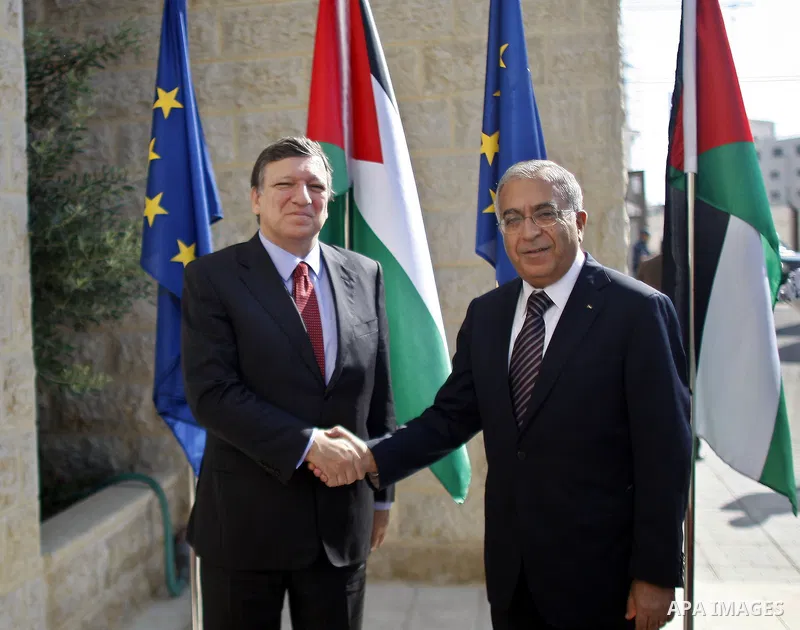 RAMALLAH, July 8, 2012 European Commission President Jose Manuel Barroso (L) shakes hands with Palestinian Prime Minister Salam Fayyad before their meeting in the West Bank city of Ramallah on July 8, 2012. (Credit Image...