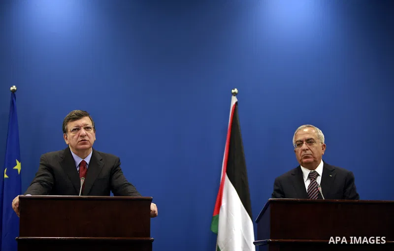 RAMALLAH, July 8, 2012 European Commission President Jose Manuel Barroso (L) attends a joint press conference with Palestinian Prime Minister Salam Fayyad after their meeting in the West Bank city of Ramallah on July 8,...