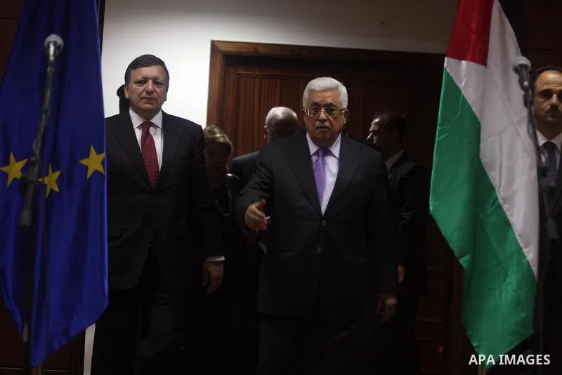 Palestinian President Mahmoud Abbas, meets European Commission President Jose Manuel Barroso in the West Bank city of Ramallah July 8, 2012. Photo by Issam Rimawi