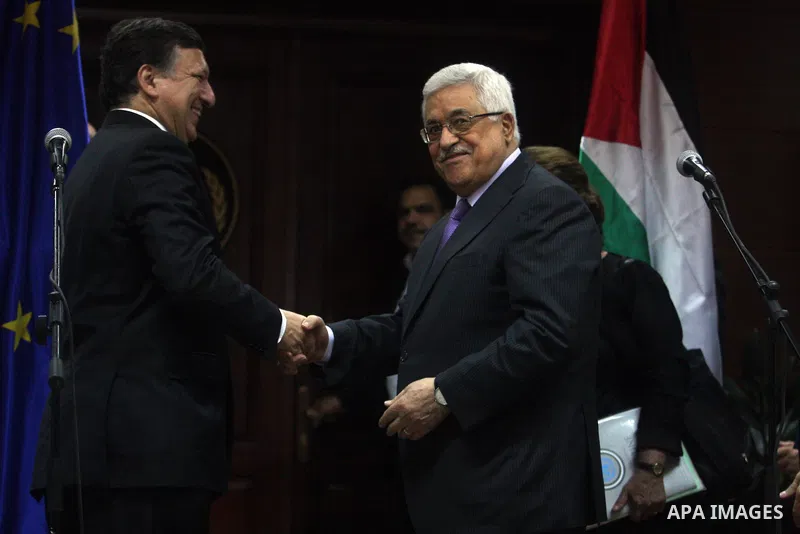 Palestinian President Mahmoud Abbas, meets European Commission President Jose Manuel Barroso in the West Bank city of Ramallah July 8, 2012. Photo by Issam Rimawi
