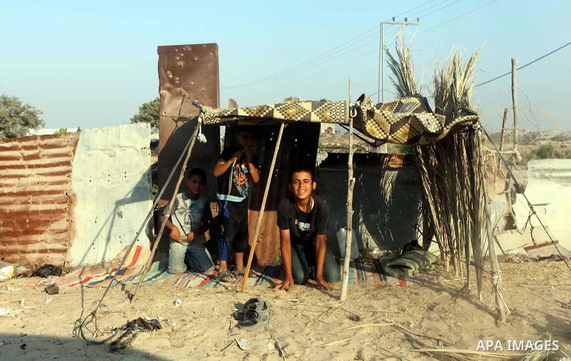Palestinian children play at a small tent in front of their home in Zeitoun neighborhood southern Gaza city on 09 July 2012. Photo by Ashraf Amra