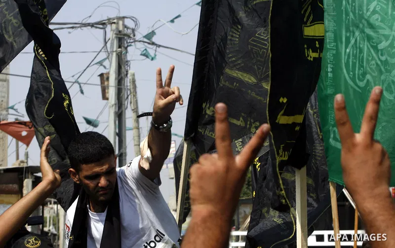 Palestinian soccer player Mahmud Sarsak who staged a hunger strike of nearly three months while in Israeli jail, flashes the V for "victory" sign as he arrives to Rafah southern Gaza strip on July 10, 2012 upon his relea...