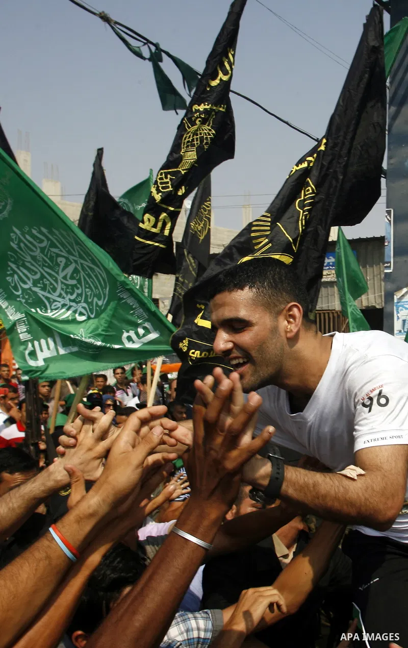 Palestinian soccer player Mahmoud Al-Sarsak greets people upon his arrival to Rafah southern Gaza strip, July 10, 2012. Israel released the Gaza soccer player on Tuesday in a deal to end his intermittent four-month hunge...