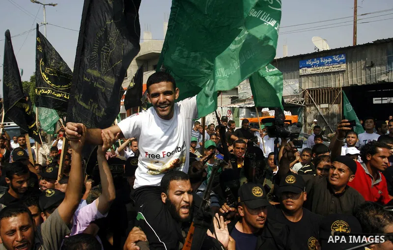 Palestinian soccer player Mahmoud Al-Sarsak greets people upon his arrival to Rafah southern Gaza strip, July 10, 2012. Israel released the Gaza soccer player on Tuesday in a deal to end his intermittent four-month hunge...