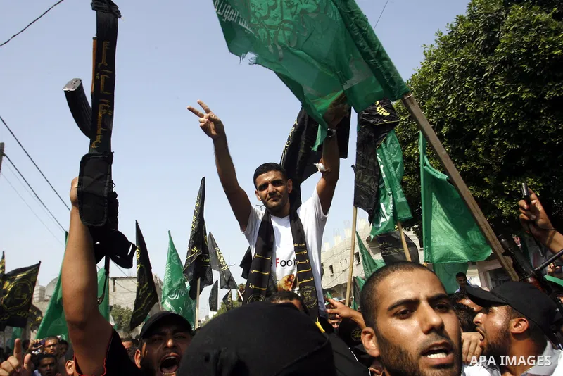 Palestinian soccer player Mahmud Sarsak who staged a hunger strike of nearly three months while in Israeli jail, flashes the V for "victory" sign as he arrives to Rafah southern Gaza strip on July 10, 2012 upon his relea...