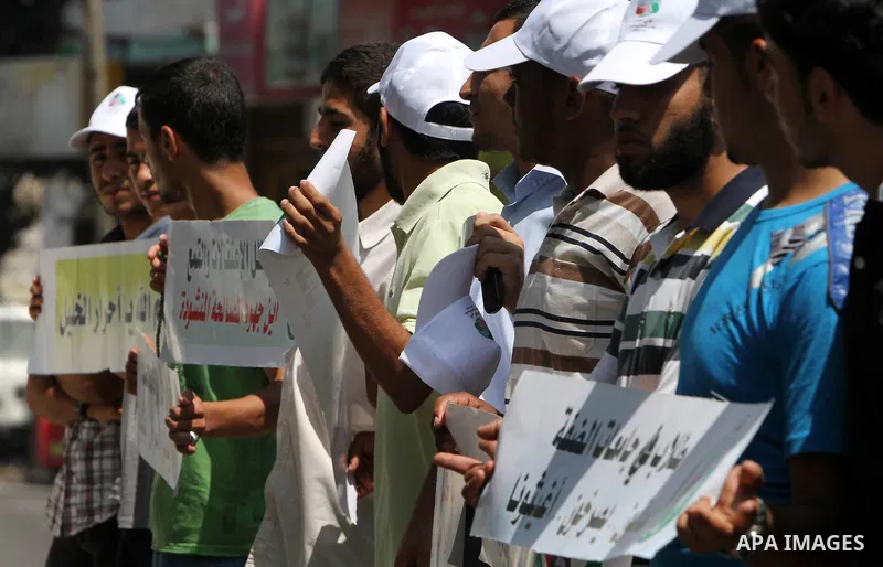 Palestinians take part a protest against political arrests by the security forces in the West Bank, Gaza City on July 11,2012. Photo by Naaman Omar