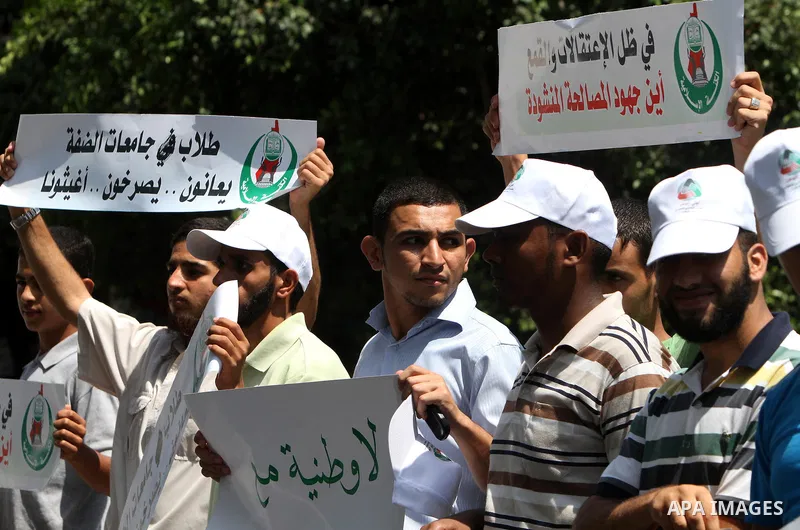 Palestinians take part a protest against political arrests by the security forces in the West Bank, Gaza City on July 11,2012. Photo by Naaman Omar