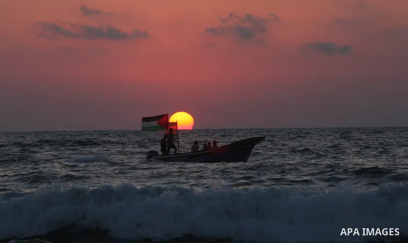 Palestinians sail on the sea at Gaza beach on 13 July 2012 in Gaza City. Photo by Majdi Fathi