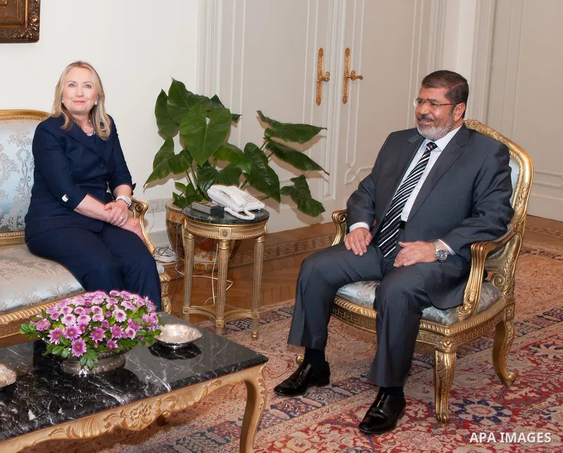 CAIRO, July 14, 2012 Egyptian President Mohamed Morsi (R) meets with visiting U.S. Secretary of State Hillary Clinton at the presidential palace in Cairo, Egypt, July 14, 2012. (Xinhua/Li Muzi) (Credit Image: © Li Muzi/X...