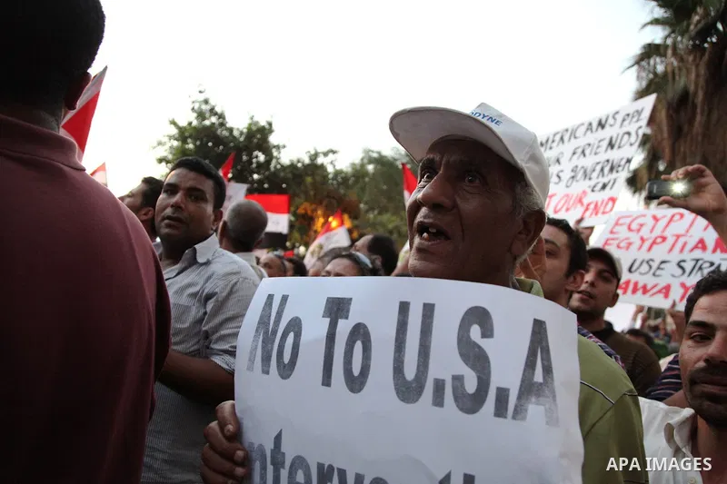 CAIRO, July 14, 2012 Egyptian demonstrators protest against the visit of U.S. Secretary of State Hillary Clinton outside the presidential palace in Cairo on July 14, 2012. (Xinhua/Amru Salahuddien) (Credit Image: © Amru...
