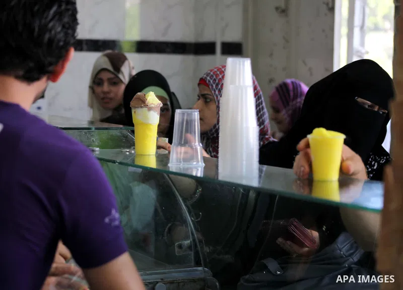 Palestinians buy ice-cream during hot weather in Gaza city, July 16, 2012. The temperature of the Gaza strip reaches more than 33 degrees Celsius and 61% humidity, Gazans escape to the beach and out from their homes duri...