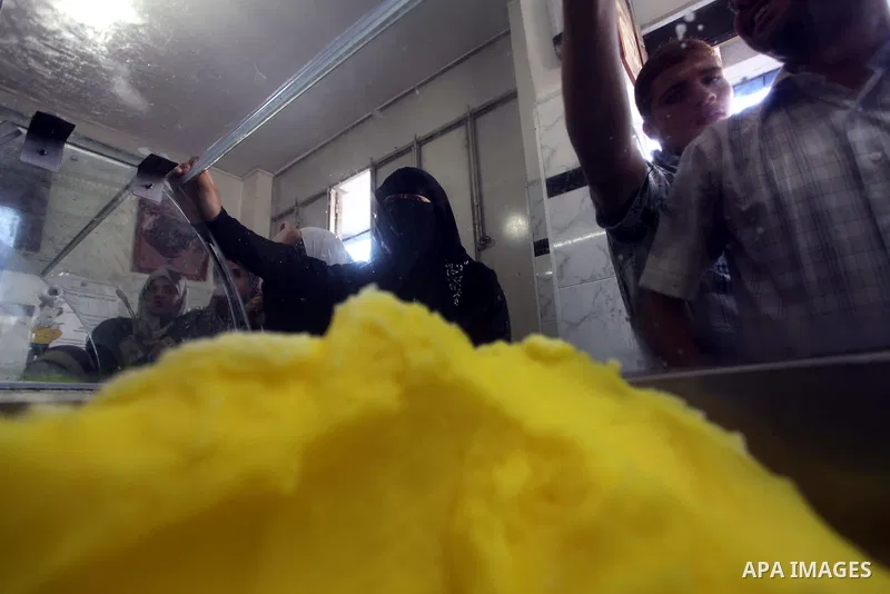 Palestinians buy ice-cream during hot weather in Gaza city, July 16, 2012. The temperature of the Gaza strip reaches more than 33 degrees Celsius and 61% humidity, Gazans escape to the beach and out from their homes duri...