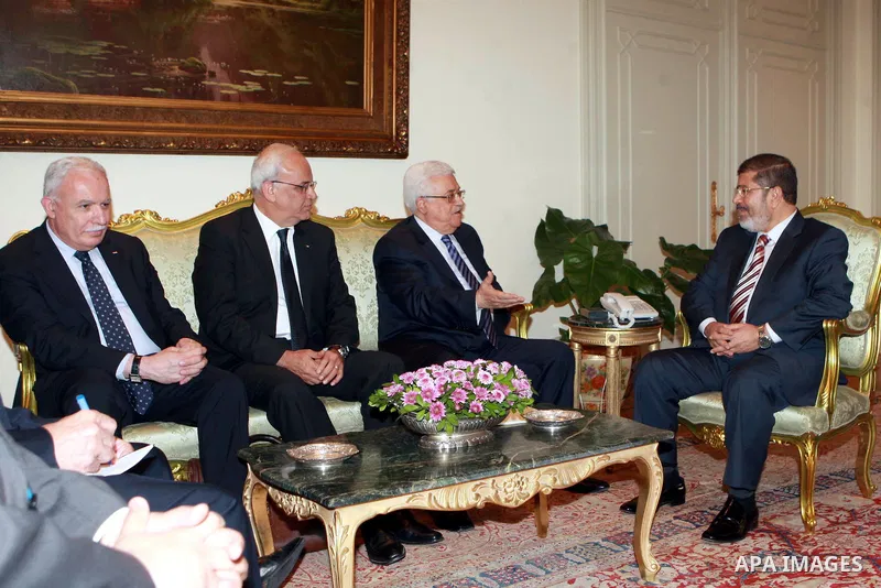 Palestinian President Mahmoud Abbas (Abu Mazen) (L) meets with Egypt's President Mohamed Morsi at the presidential palace in Cairo July 18, 2012 . Photo by Thaer Ganaim