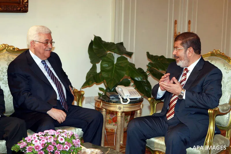 Palestinian President Mahmoud Abbas (Abu Mazen) (L) meets with Egypt's President Mohamed Morsi at the presidential palace in Cairo July 18, 2012 . Photo by Thaer Ganaim