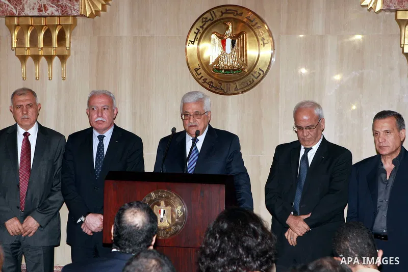 Palestinian President Mahmoud Abbas (Abu Mazen) (C) speaks to Press, following a meeting with Egypt's President Mohamed Morsi at the presidential palace in Cairo July 18, 2012. Photo by Thaer Ganaim