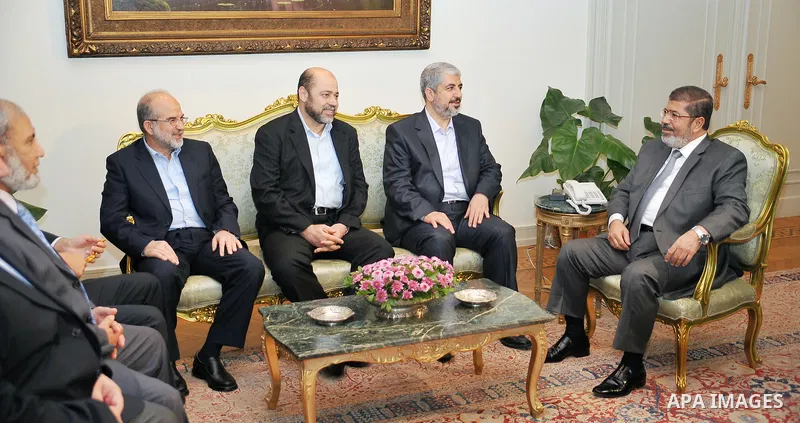 Egypt's president Mohamed Mursi (R) meets with Hamas leader Khaled Meshaal (2nd R) and members of Hamas at the presidential palace in Cairo July 19, 2012. Shreif Abd Al Monam / Egyptian Presidency