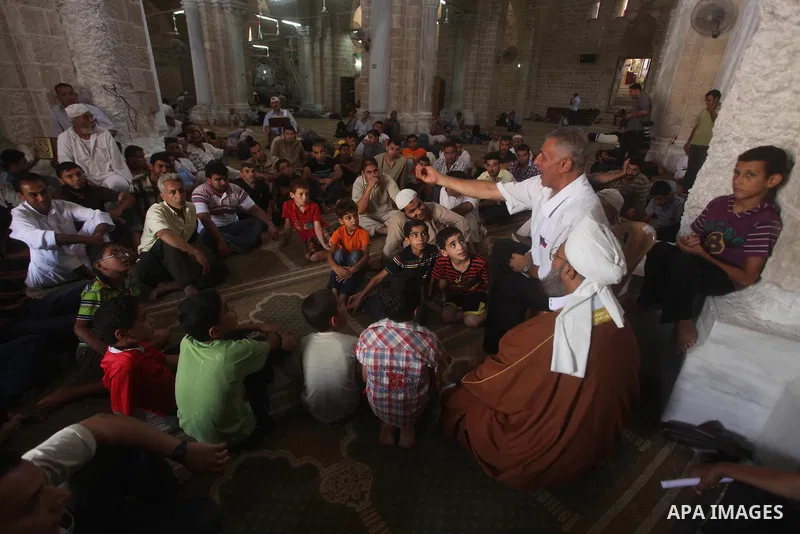Palestinian muslims listen to sheikh during a religious lesson at al-Omari mosque in Gaza city, on 21 July 2012. Muslims around the world refrain from eating, drinking and sexual intercourse from dawn till dusk during Ra...
