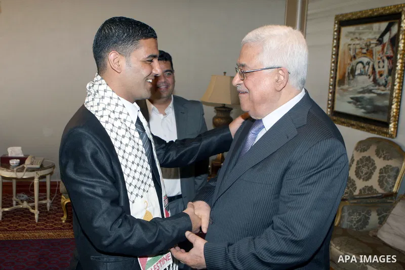 Palestinian President, Mahmoud Abbas (Abu Mazen), meets with Palestinian prisoner Mahmoud Sersak, in Doha on July. 22, 2012. Photo by Thaer Ganaim