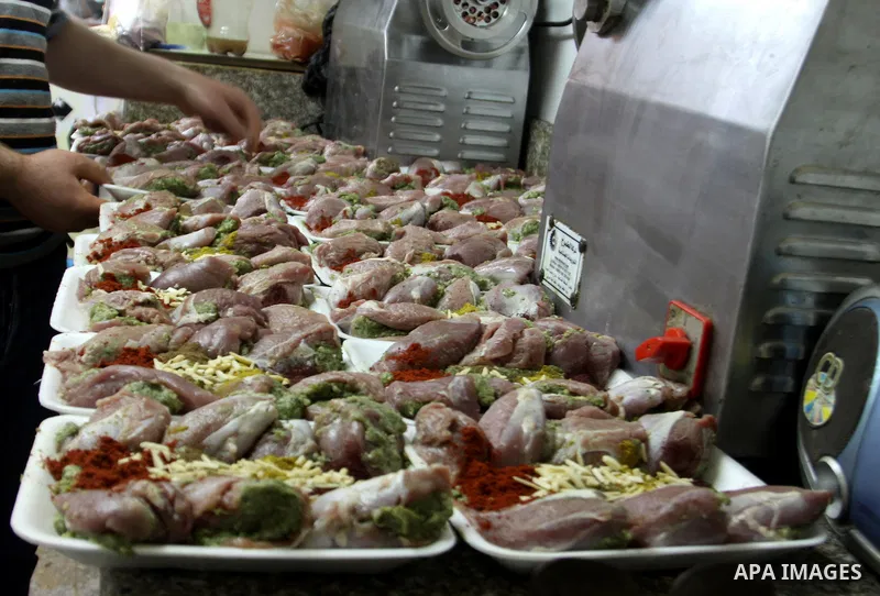 Palestinians prepare meat as they wait for customers several hours before Iftar, in the West Bank city of Nablus,on 24 July 2012. Muslims around the world abstain from eating, drinking and conducting sexual relations fro...