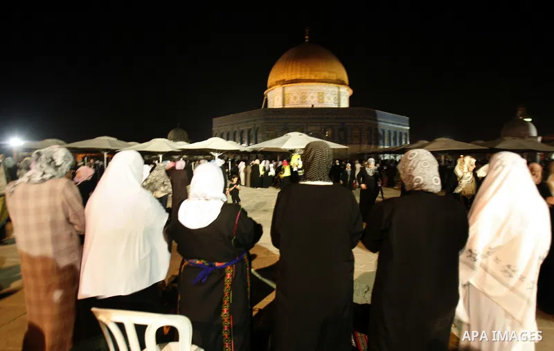 Palestinian worshippers pray in front of dome of the rock near al-Aqsa Mosque in Jerusalem's Old City during the holy month of Ramadan, on 25 July 2012. Muslims around the world abstain from eating, drinking and conducti...