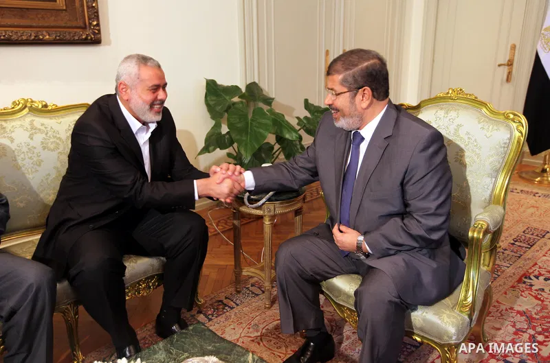 Egyptian President Mohamed Morsi (R) meets with Palestinian Prime Minister in Gaza Ismail Haniyeh and members of Hamas leaders at the presidential palace, in Cairo, Egypt, 26 July 2012. Haniyeh is visiting Egypt for talk...