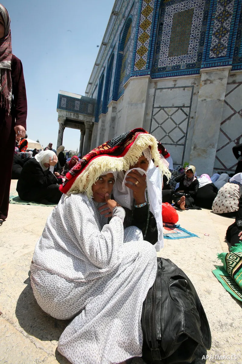 Palestinian worshippers pray outside al-Aqsa mosque in Jerusalem's Old City on the Second Friday of the holy month of Ramadan July 27, 2012. Israeli police said that Palestinian over the age of 40 would be freely permitt...